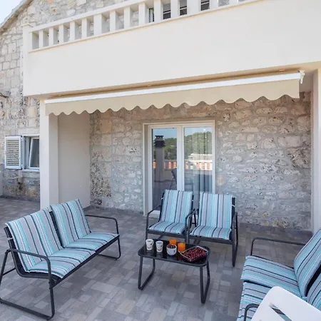 Dom wakacyjny Stunning In With Kitchen Povlja (Brac)